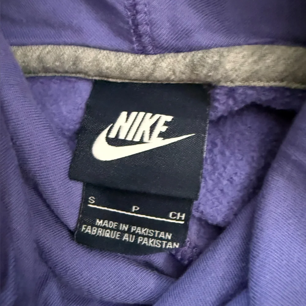 Nike‎ Women’s Purple Pullover Hoodie Sweatshirt Small Swoosh Logo